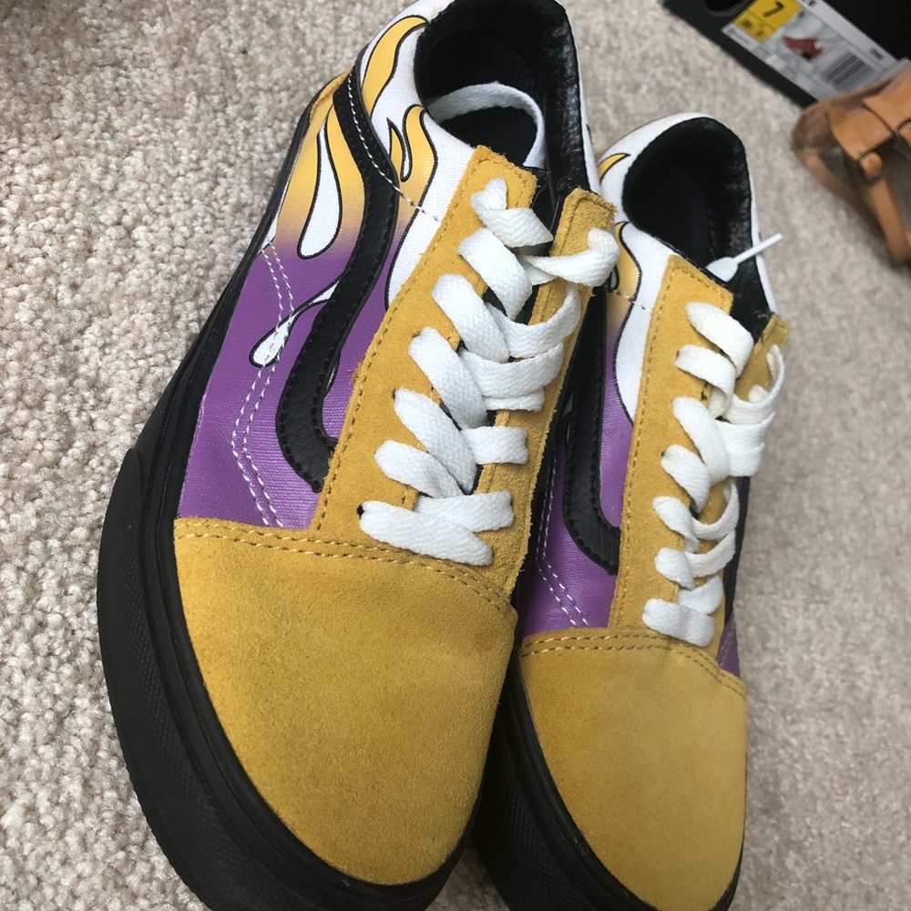 Banana Flame Vans : size 5.5 in men’s 7 in women’s